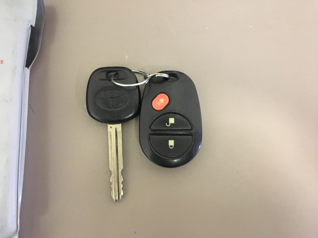 2004 Toyota Sienna Genuine OEM Owner's Manual Set w/Case & Bonus Key FOB