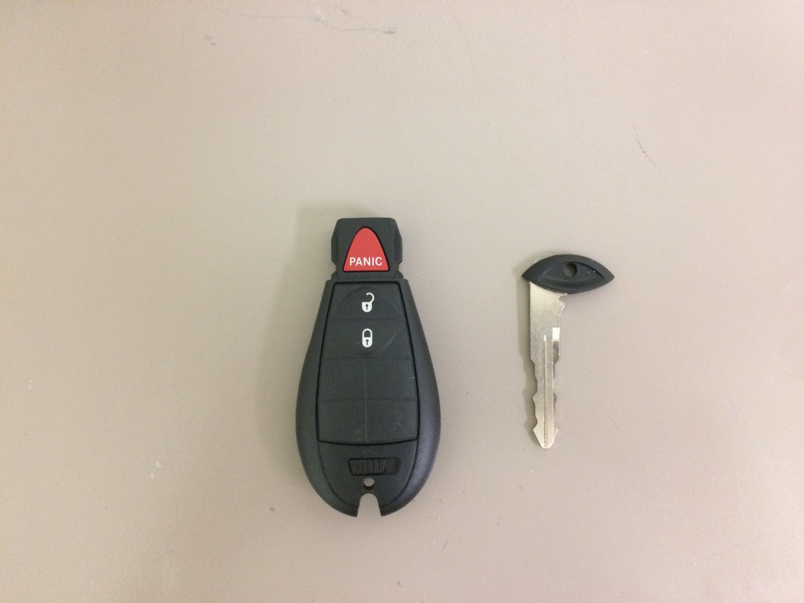 2016 Jeep Cherokee Genuine OEM Owner's Manual Set w/Case & Bonus Key FOB