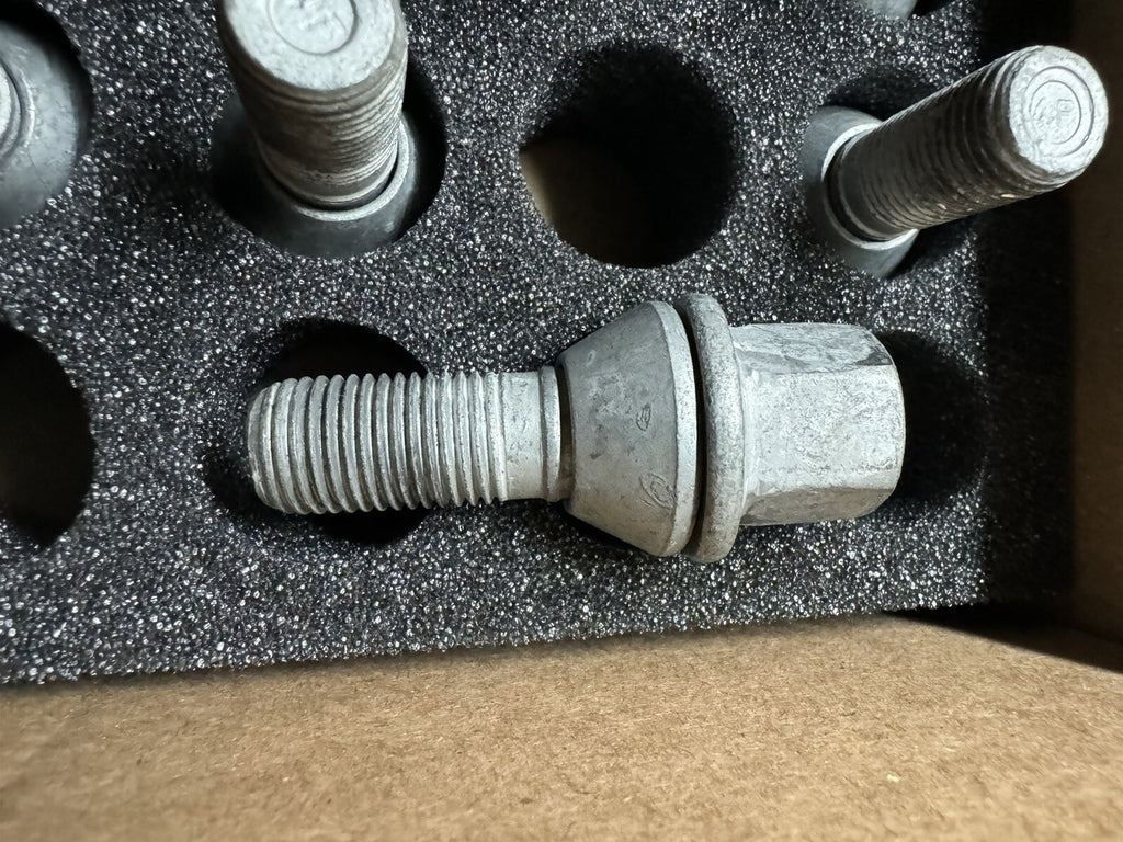 Genuine OEM 2022-2024 Range Rover L460 Sport L461 Wheel Lug Nut Bolt LR153880