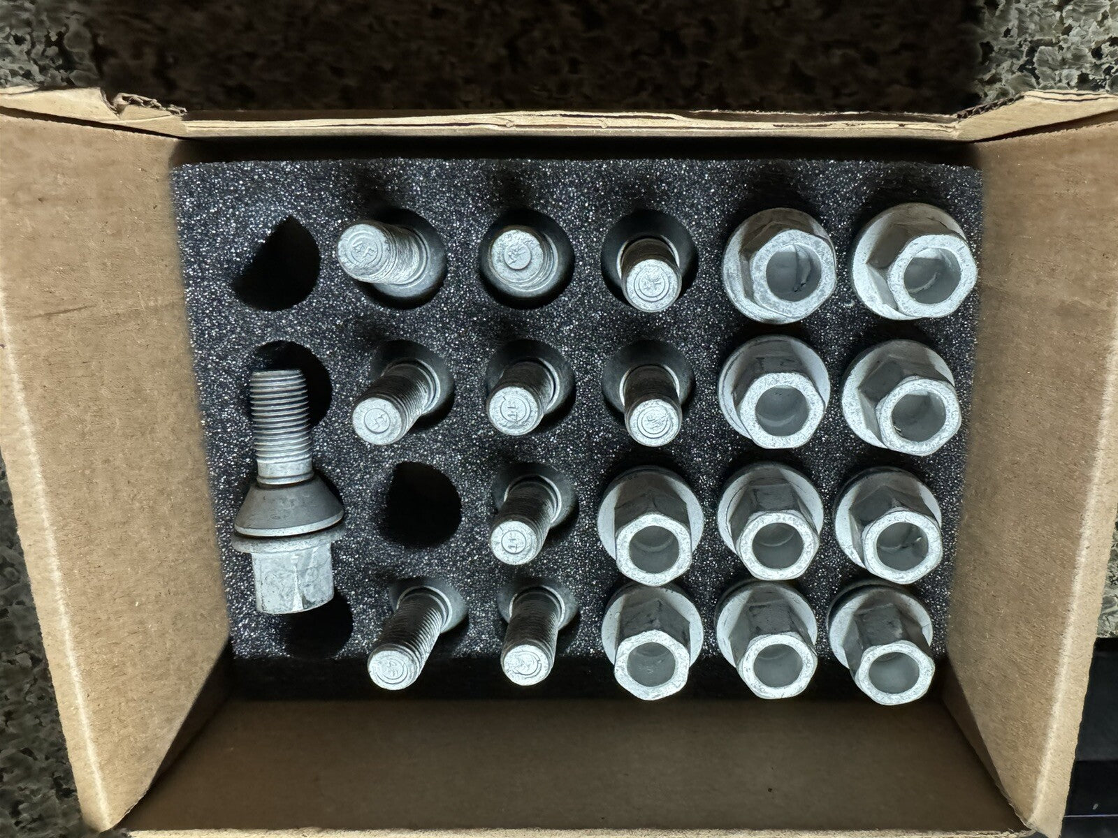 Genuine OEM 2022-2025 Range Rover L460 Sport L461 Wheel Lug Nut Bolts LR153880