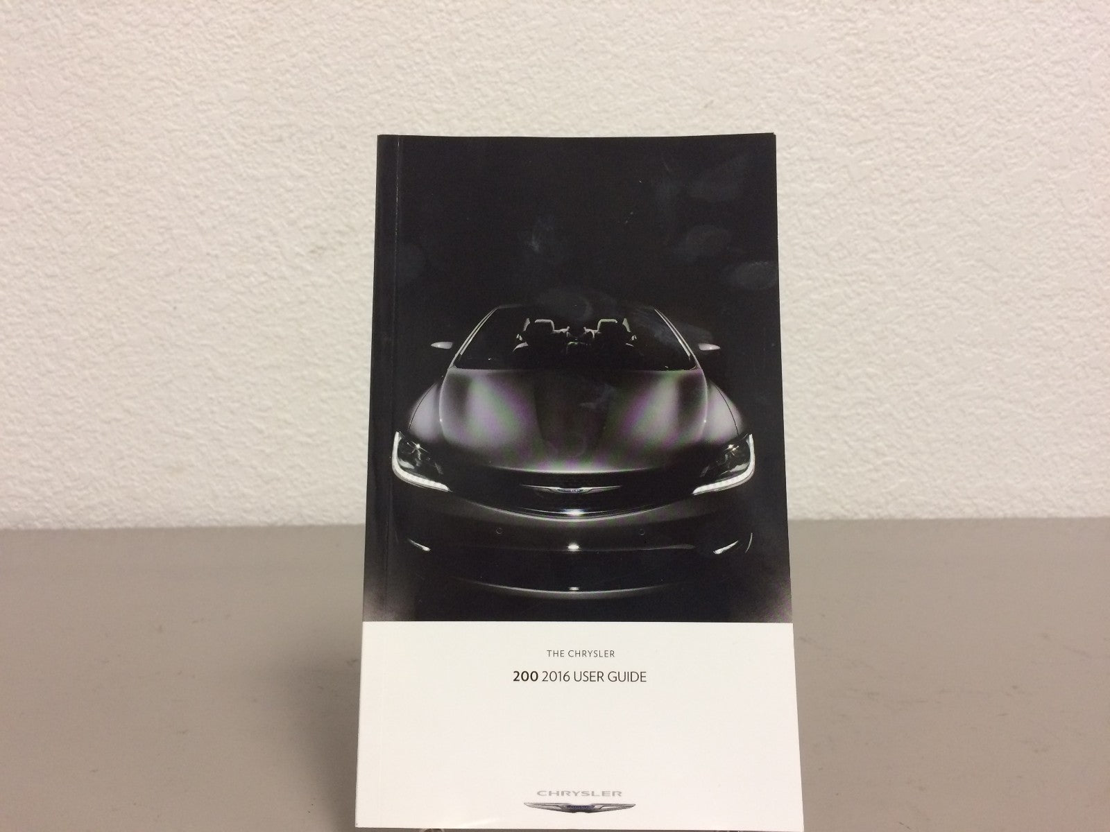 2016 Chrysler 200 Genuine OEM Owner's Manual Set w/Case--Free Shipping!!!