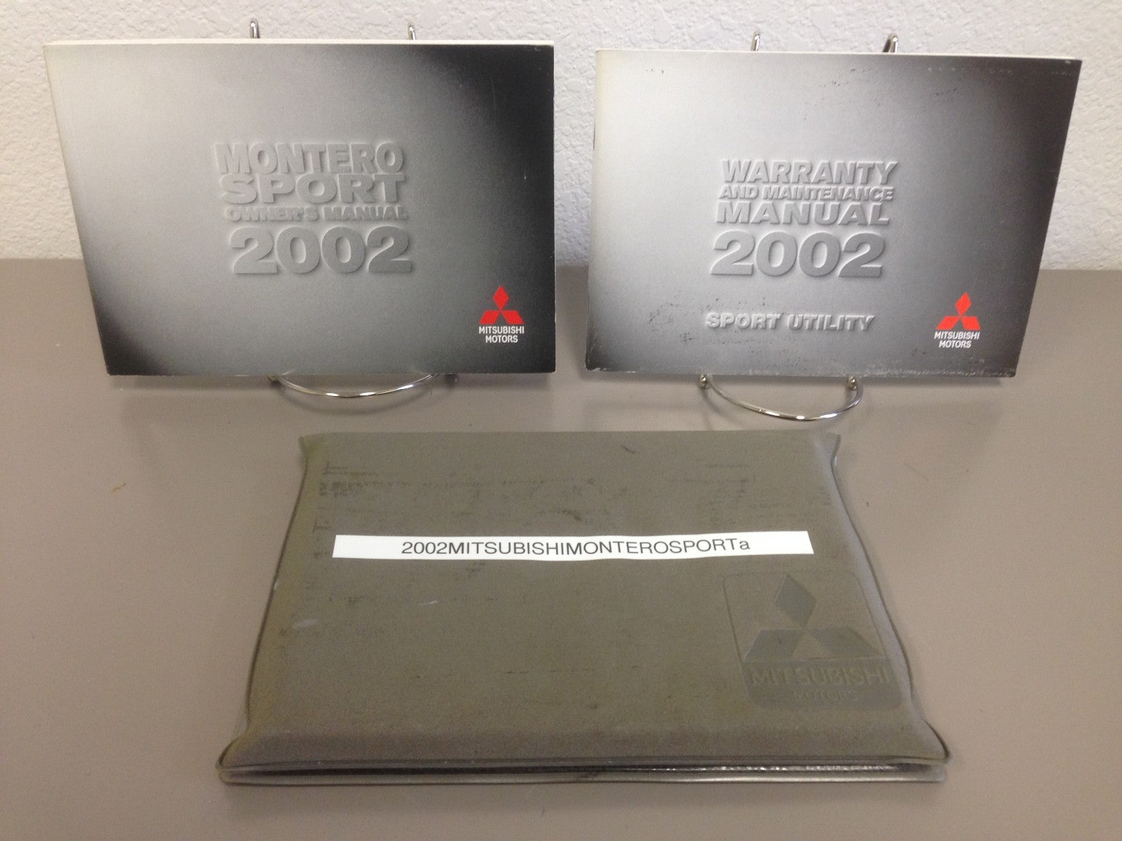 2002 Mitsubishi Montero Sport Genuine OEM Owner's Manual Set w/Case--Ships Free!