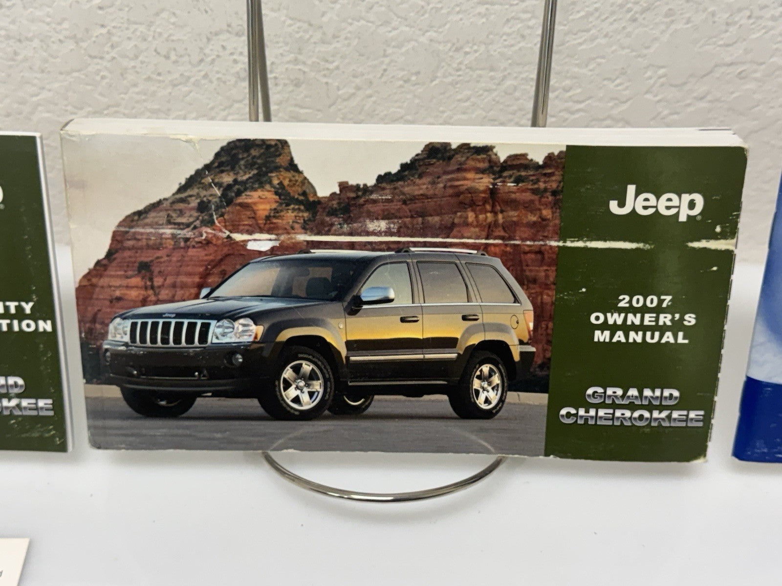2007 Jeep Grand Cherokee Genuine OEM Owner's Manual Set w/Jeep Case & Navigation