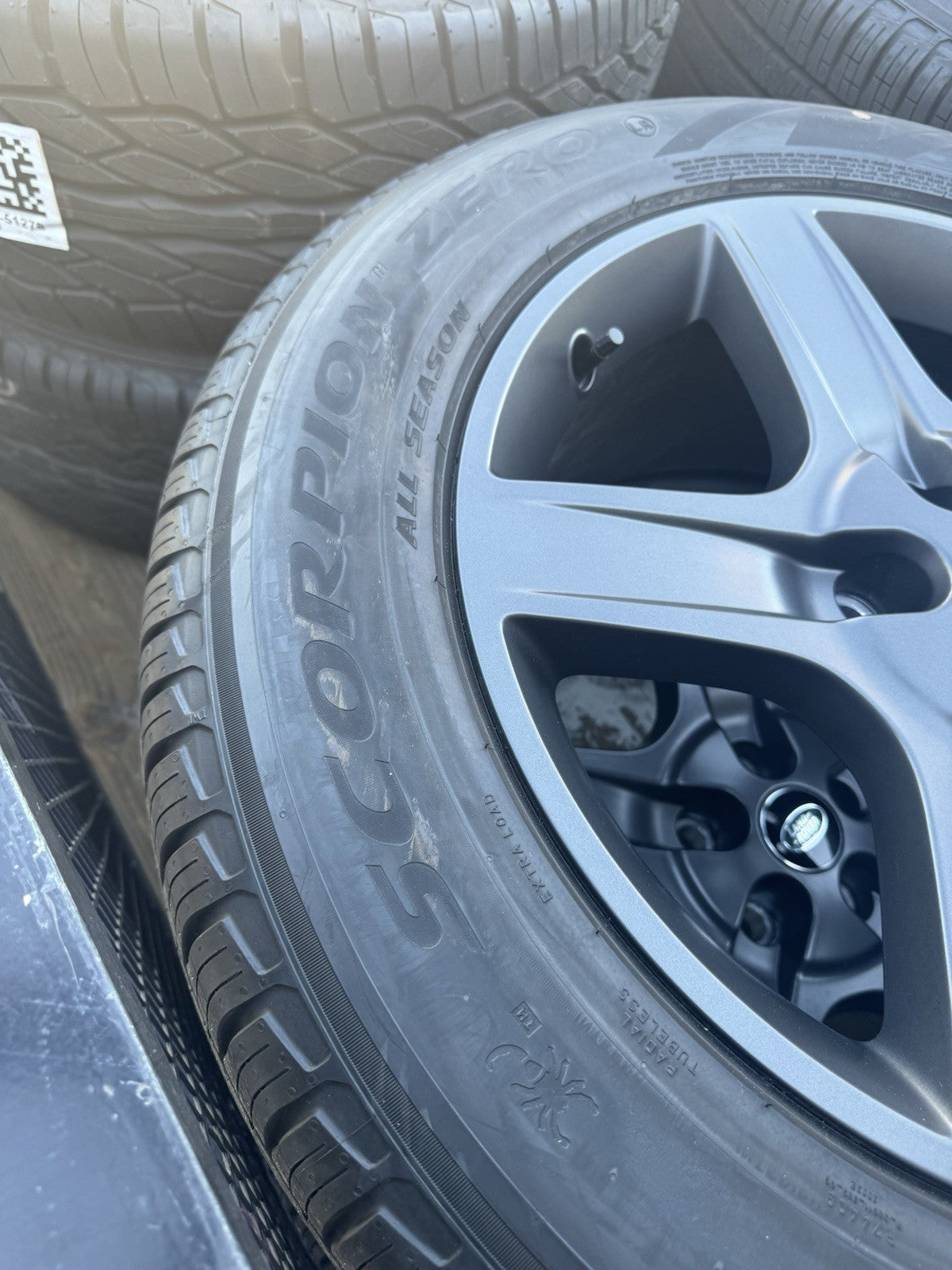 2025 Land Rover Defender OEM Wheels Tires Rims 20” Style 5094 Grey-Pick Up Only
