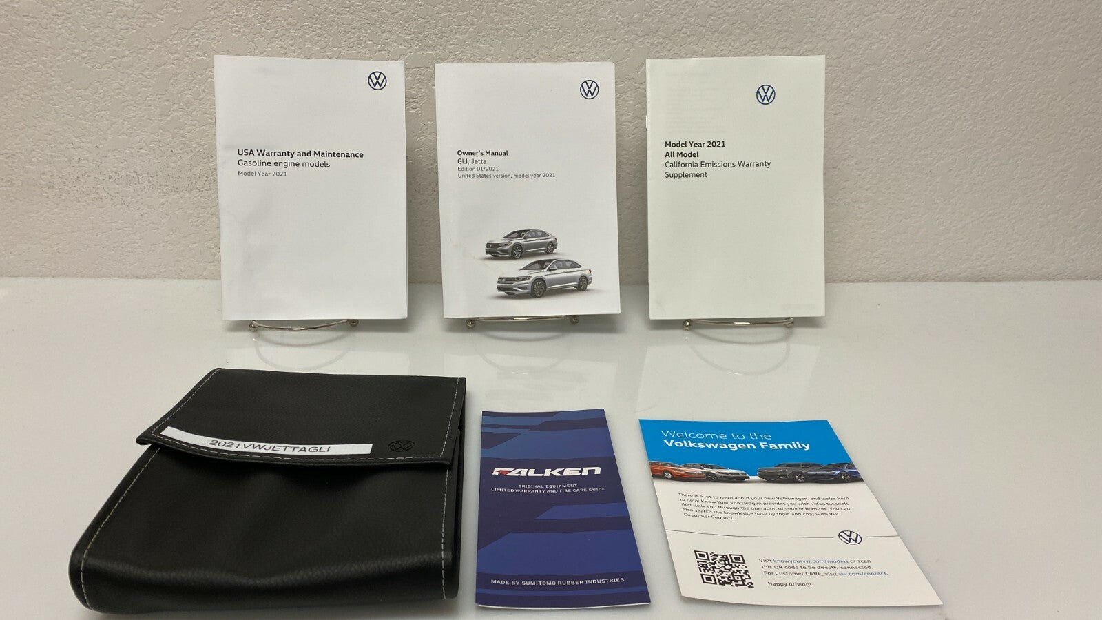 2021 Volkswagen GLI Jetta Owner's Manual Set w/case and free shipping