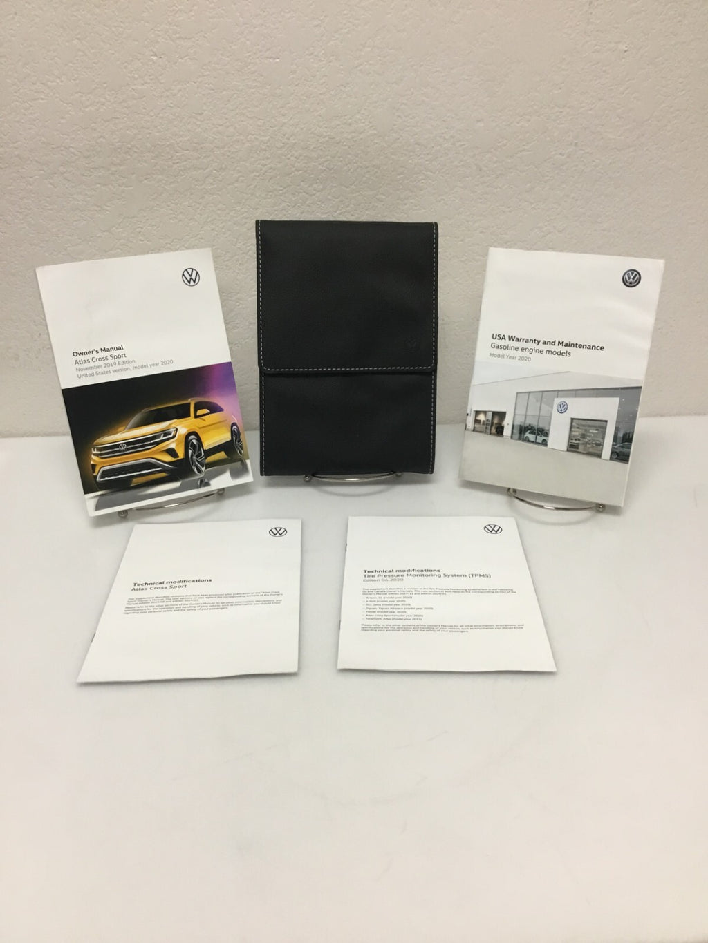 2020 Volkswagen Atlas Cross Sport Owner's Manual Set w/case and Free Shipping!