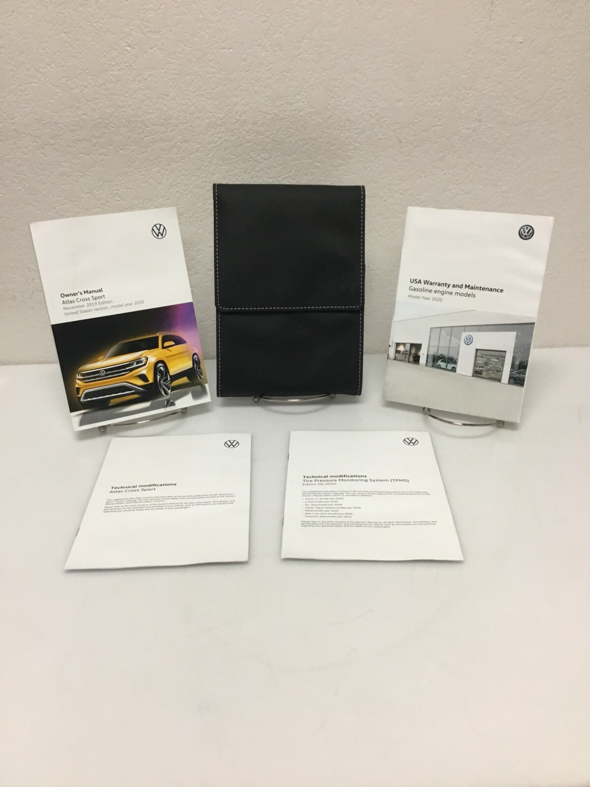 2020 Volkswagen Atlas Cross Sport Owner's Manual Set w/case and Free Shipping!