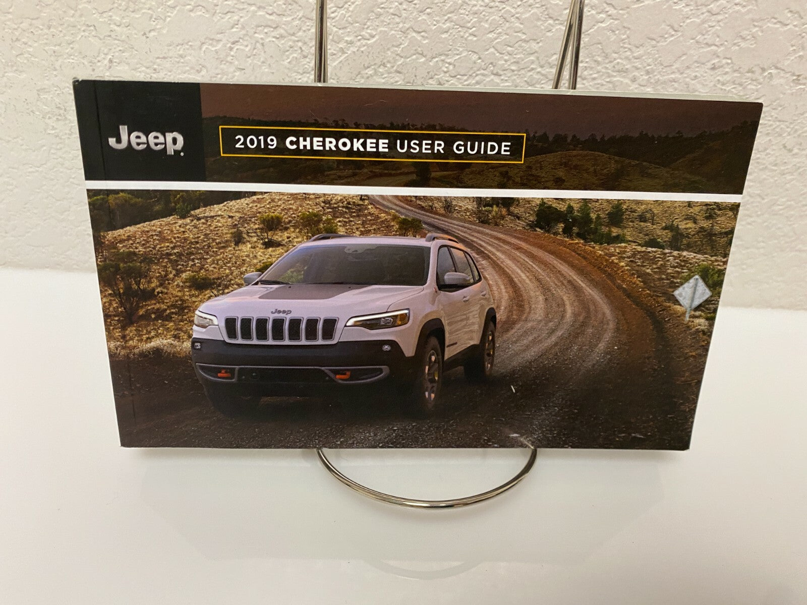 2019 Jeep Cherokee Genuine OEM Owner's Manual Set w/Jeep Case--Free Shipping!
