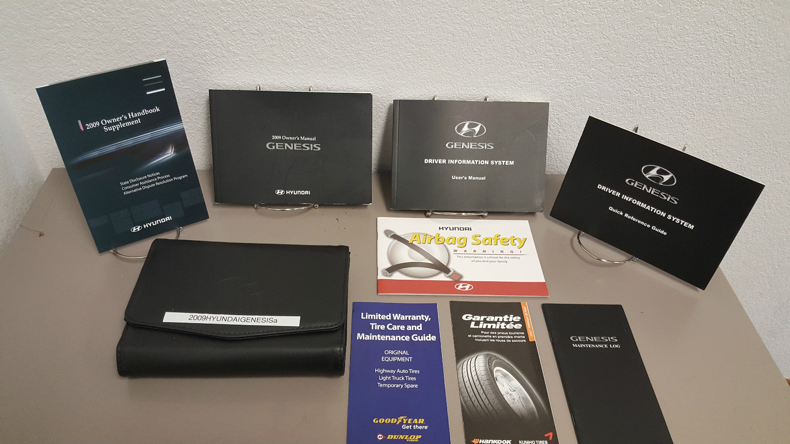 2009 Hyundai Genesis Genuine OEM Owner's Manual Set w/Leather Case-Free Shipping
