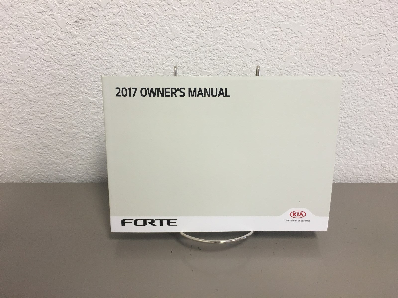 2017 Kia Forte Genuine OEM Owner's Manual Set w/Protective Case--Free Shipping!