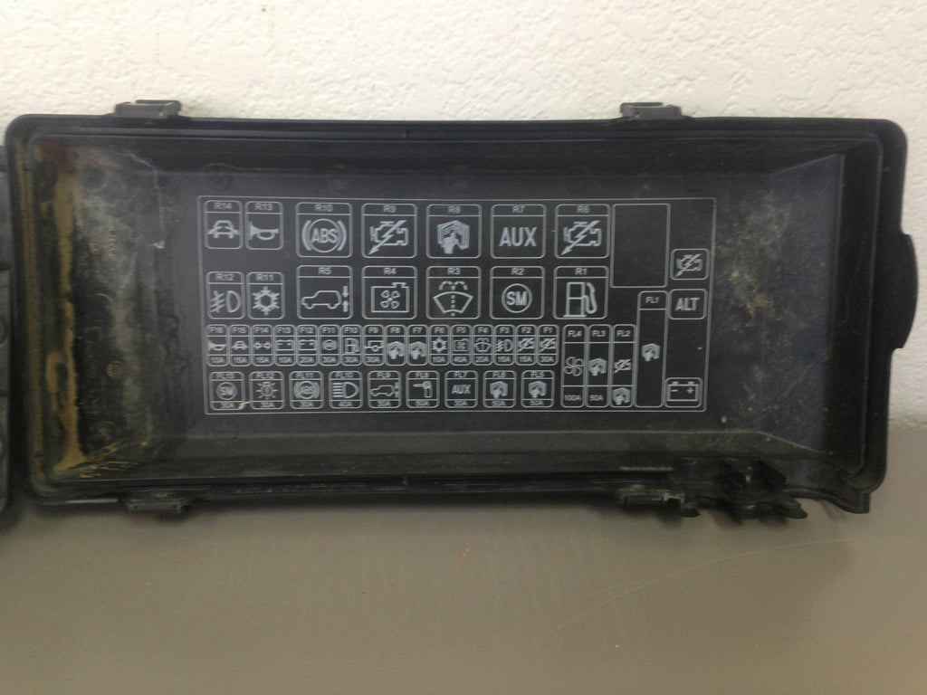 99 00 01 02 03 04 Land Rover Discovery II Fuse Box With Fuses Relays YQE000310