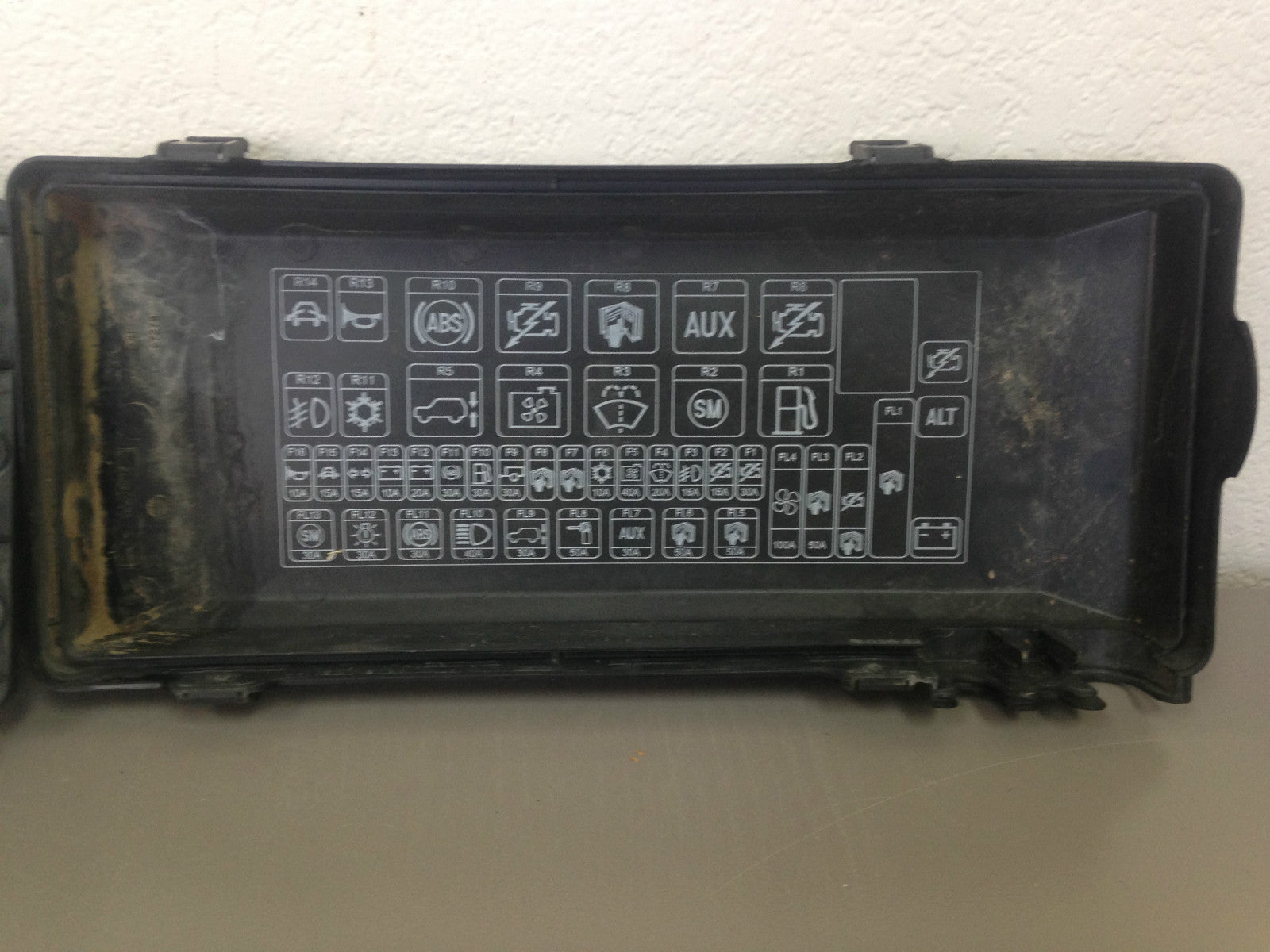 99 00 01 02 03 04 Land Rover Discovery II Fuse Box With Fuses Relays YQE000310