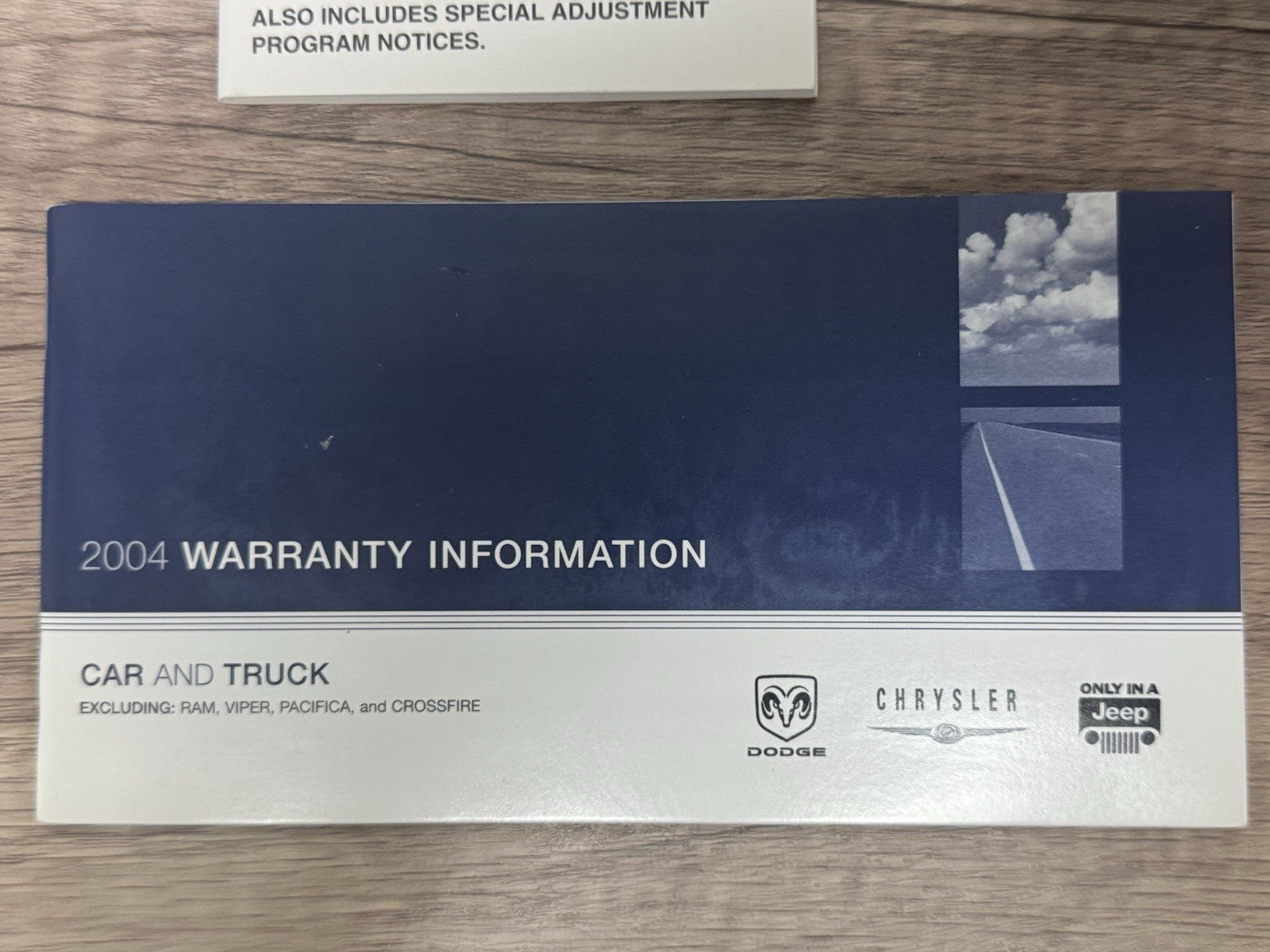 2004 Jeep Grand Cherokee Genuine OEM Owner's Manual Set with Case