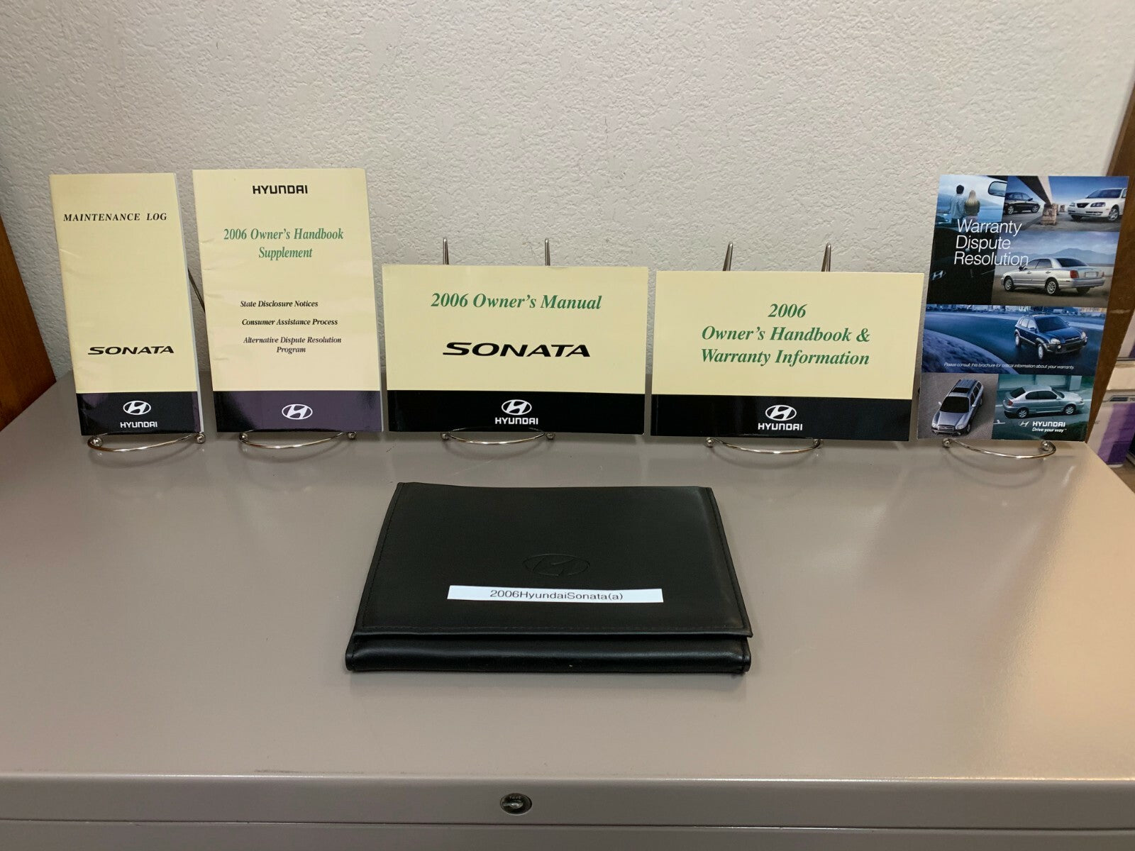 2006 Hyundai Sonata Genuine OEM Owner's Manual Set w/Hyundai Case--Free Shipping