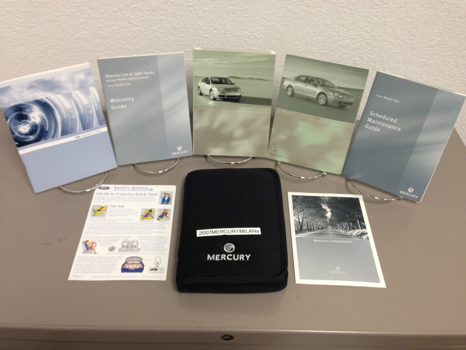 2007 Mercury Milan Genuine OEM Owner's Manual Set with Case - Free shipping!