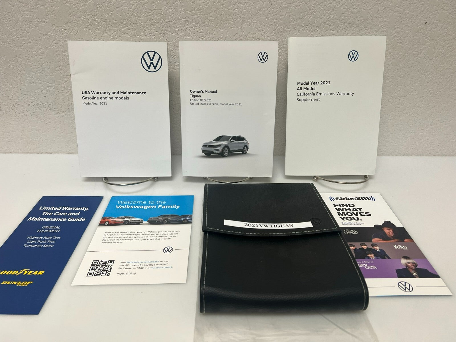 2021 Volkswagen VW Tiguan Genuine OEM Owner's Manual Set w/Case-Free Shipping