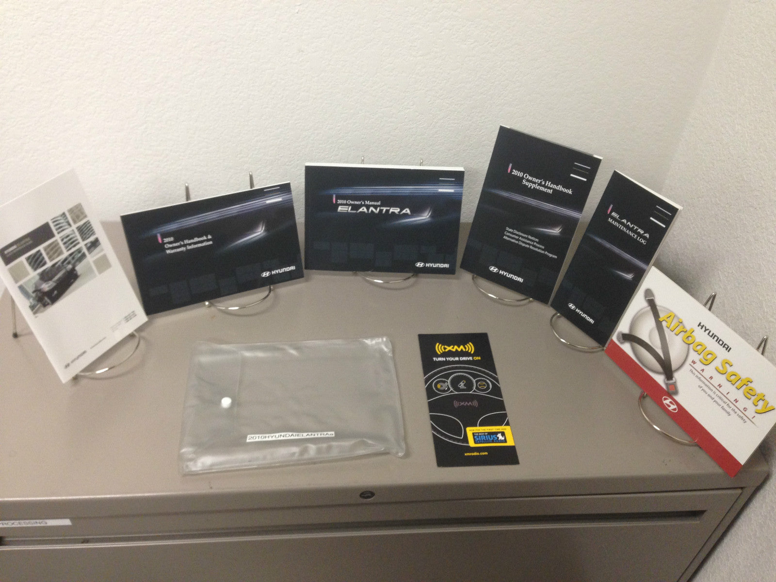 2010 Hyundai Elantra Sedan Genuine OEM Owner's Manual Set w/Case--Free Shipping!