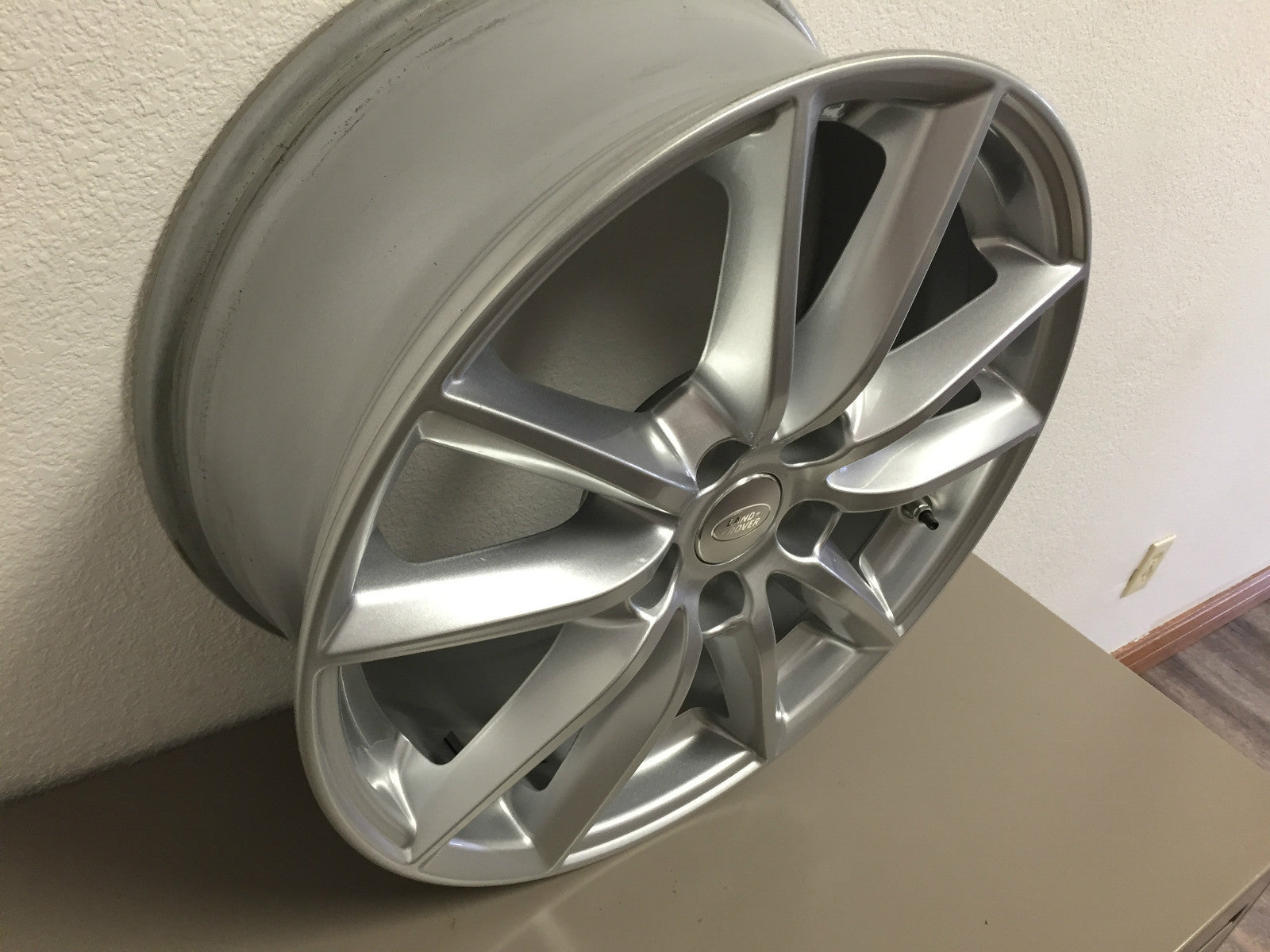 Genuine OEM Factory Range Rover Sport 19" Rim Wheel Cap & TPMS #72269