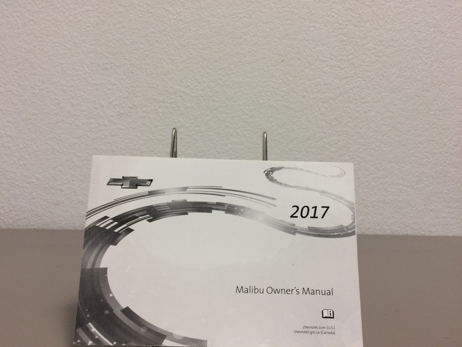 2017 Chevrolet Malibu Genuine OEM Owner's Manual Set--Free Shipping!
