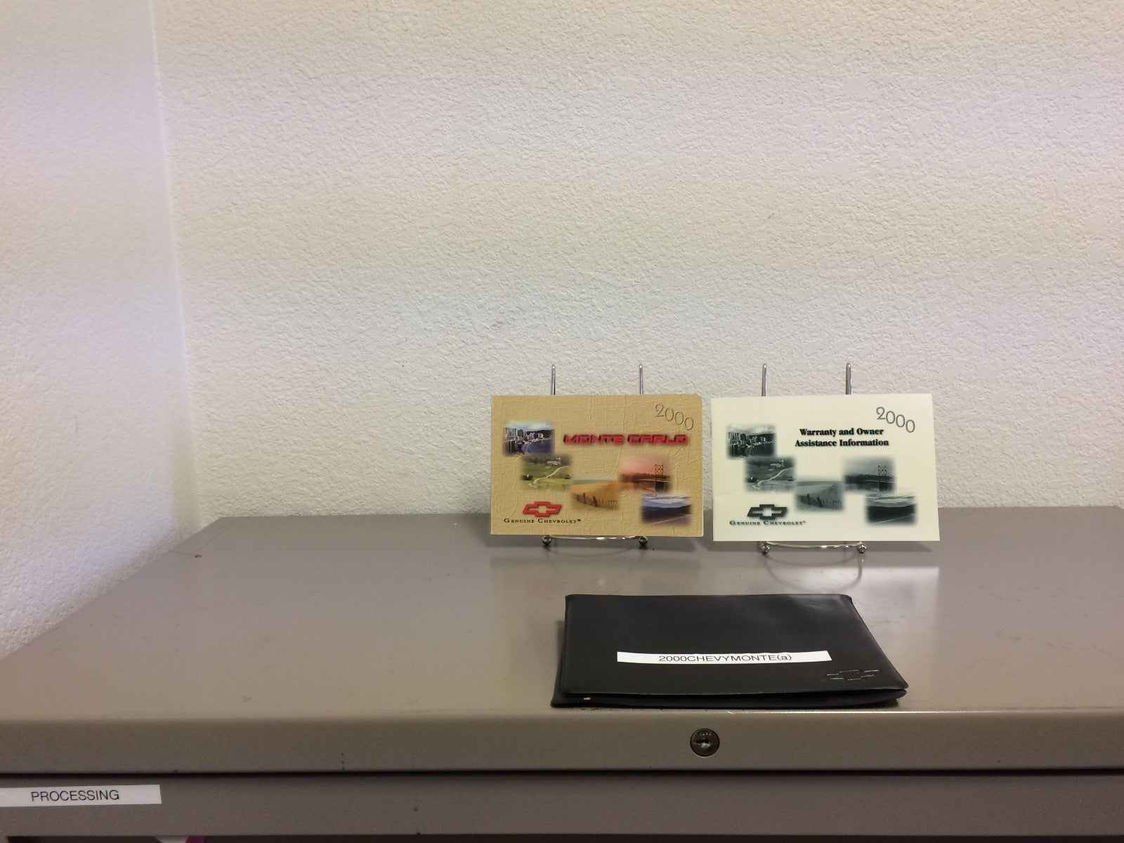 2000 Chevrolet Chevy Monte Carlo Genuine OEM Owner's Manual Set w/Case