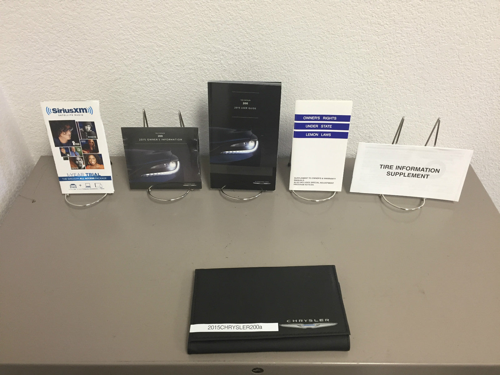 2015 Chrysler 200 Genuine OEM Owner's Manual Set w/Chrysler Case--Free Shipping!